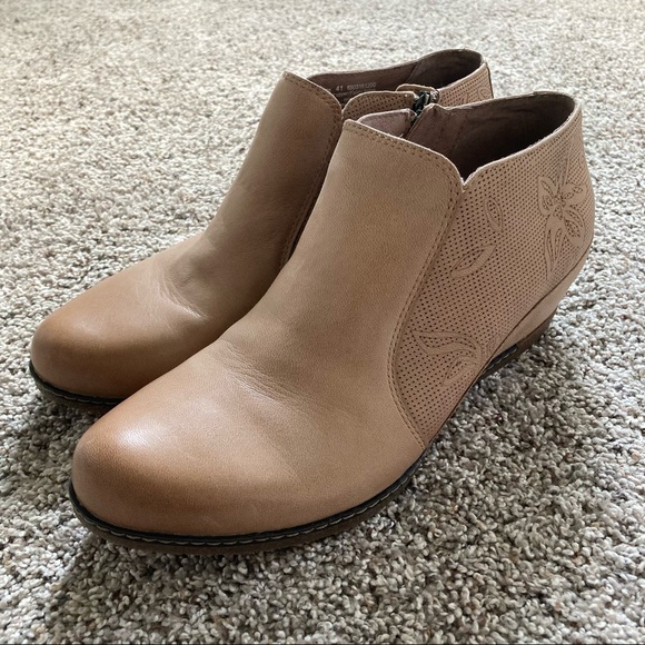 dansko luann ankle boot